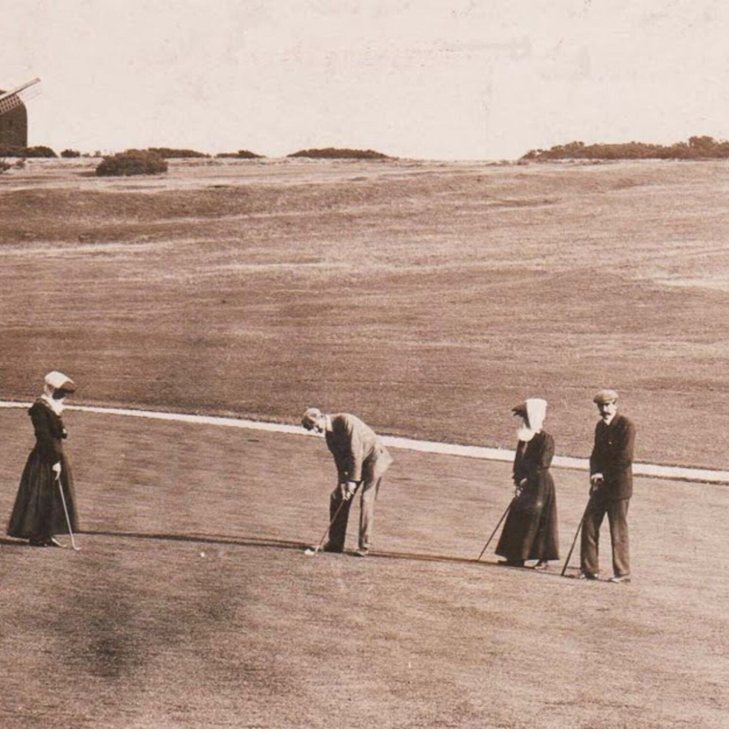 #caption-349 Putting on the nine hole course with the Broadwater Windmill in the background.