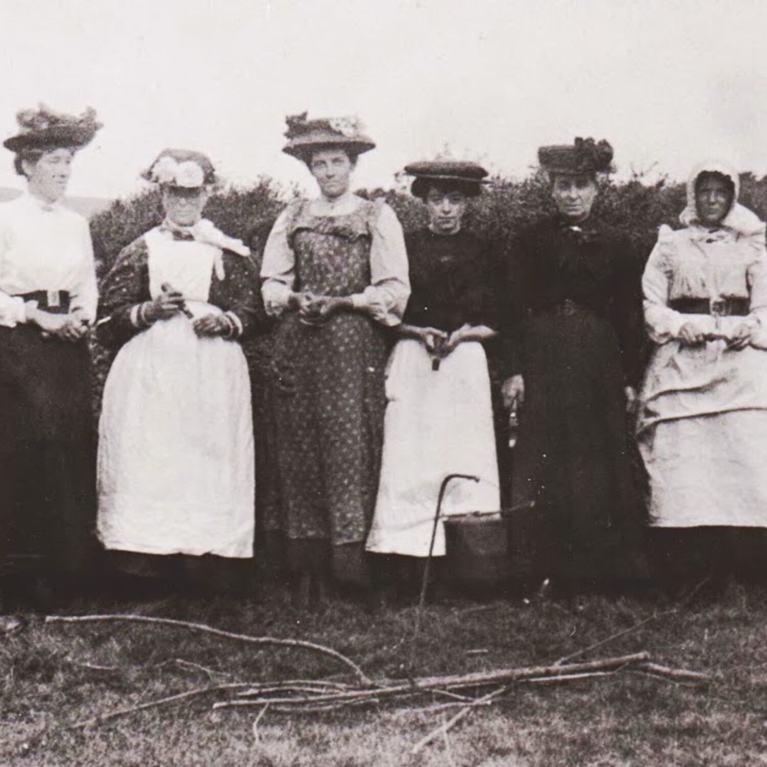 #caption-350 1914-1918 Wives of the greens staff worked on the course when their husbands were away