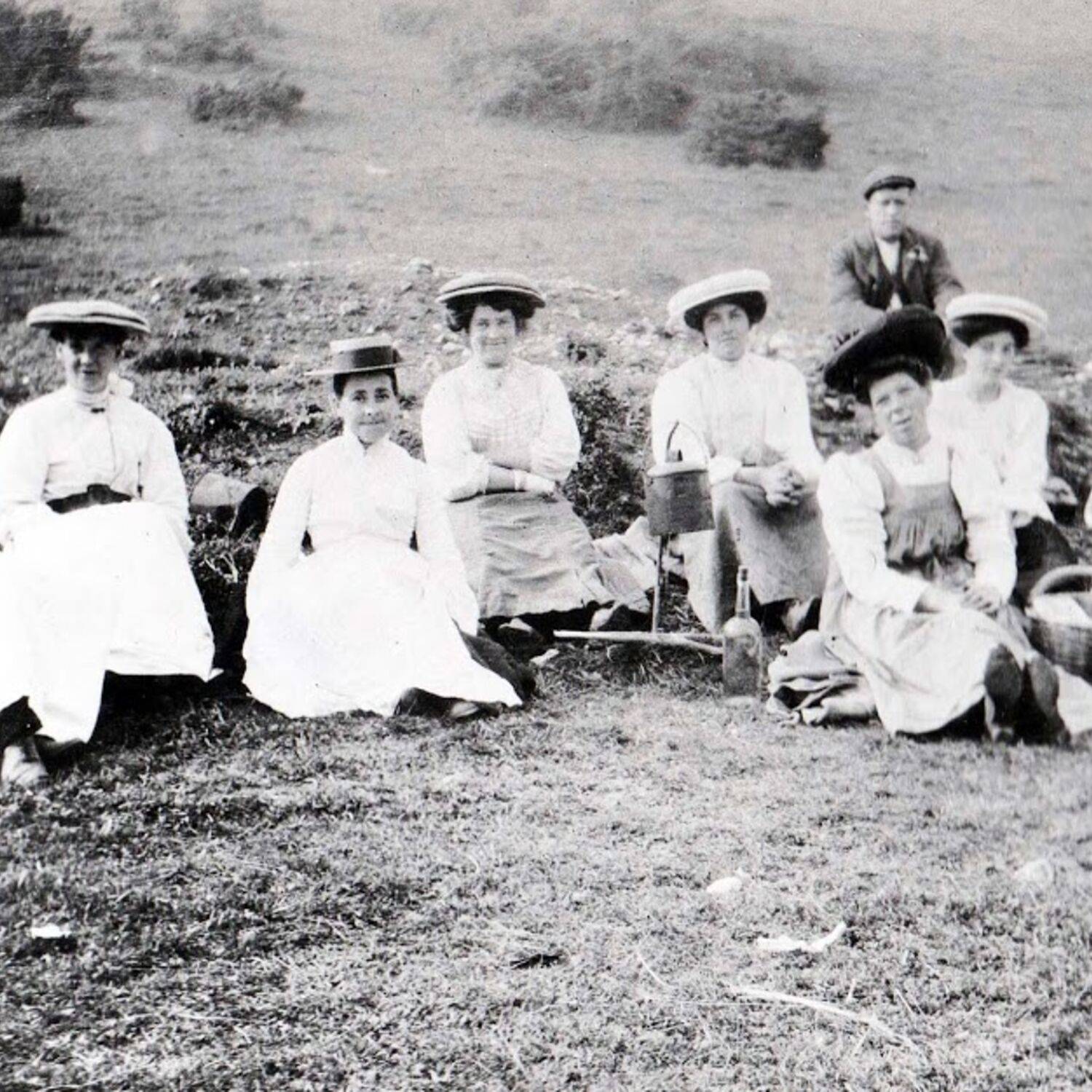 #caption-354 1915. Wives of the greens staff enjoy a picnic