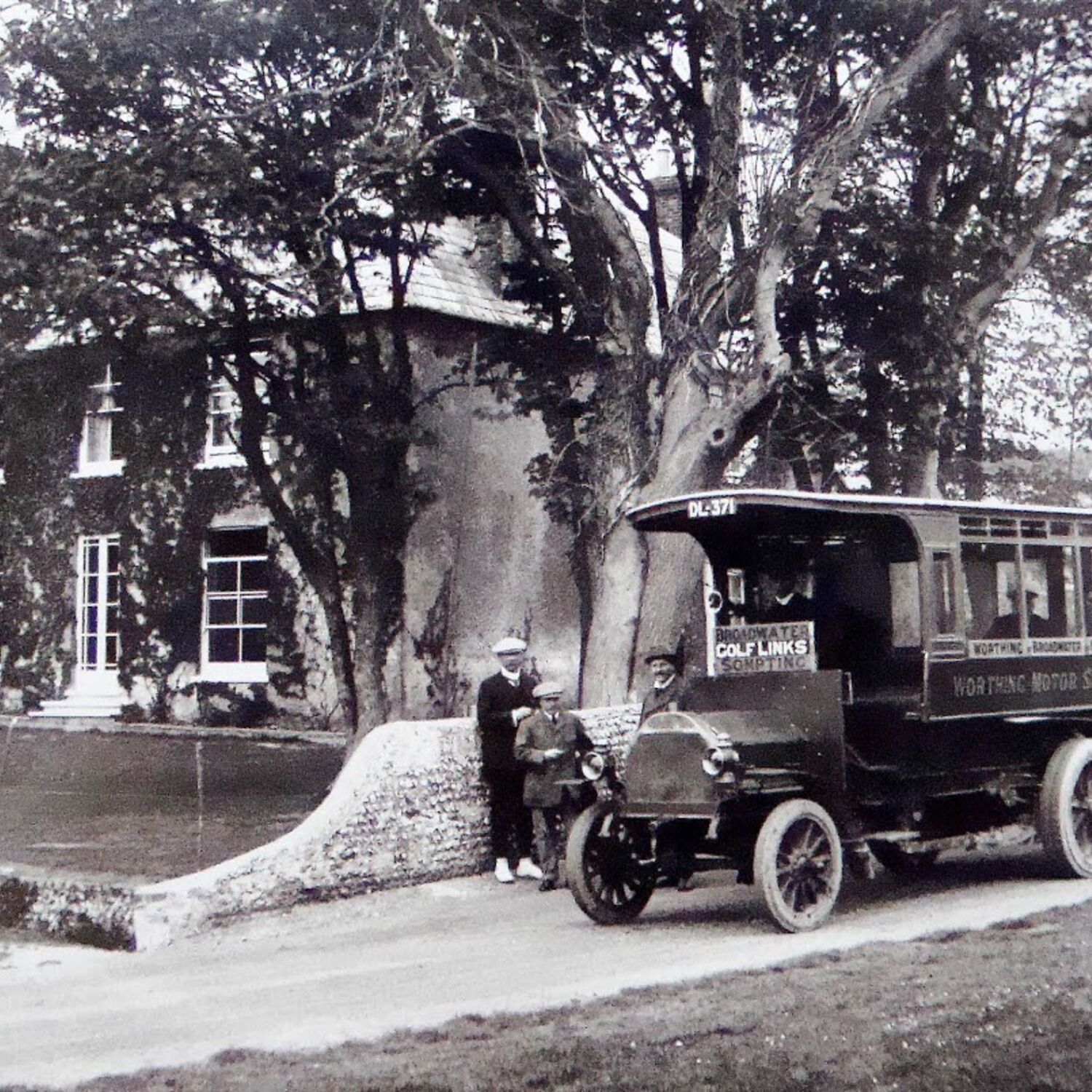 #caption-360 Worthing Motor Services provided a bus with a route that included Broadwater, Worthing Golf Links an