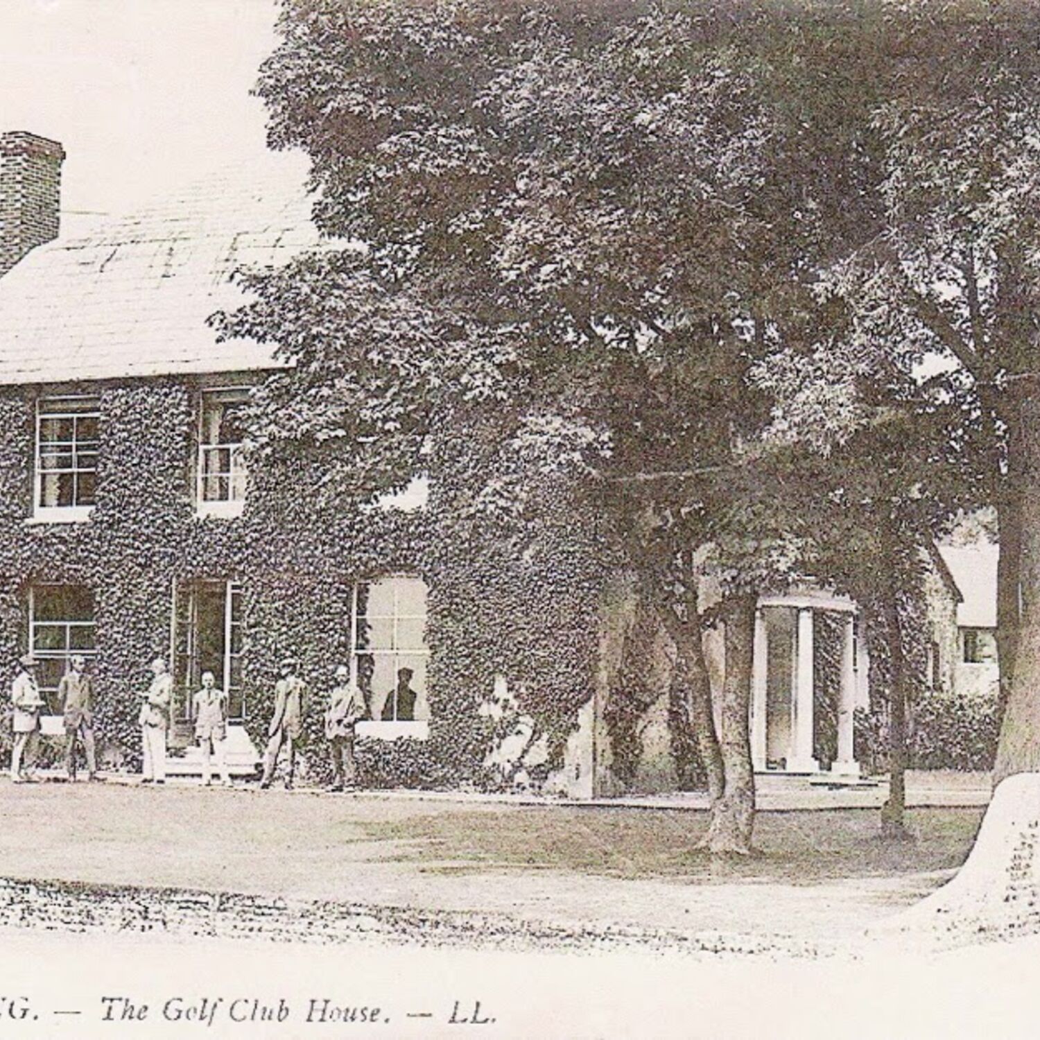 #caption-375 The Warren Farm House became the Club House in 1905 in this postcard.